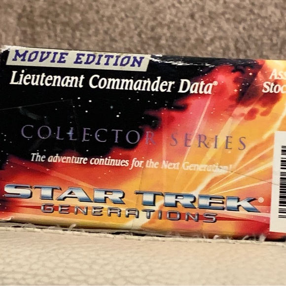 Star Trek Generations Doll - Picture 5 of 8